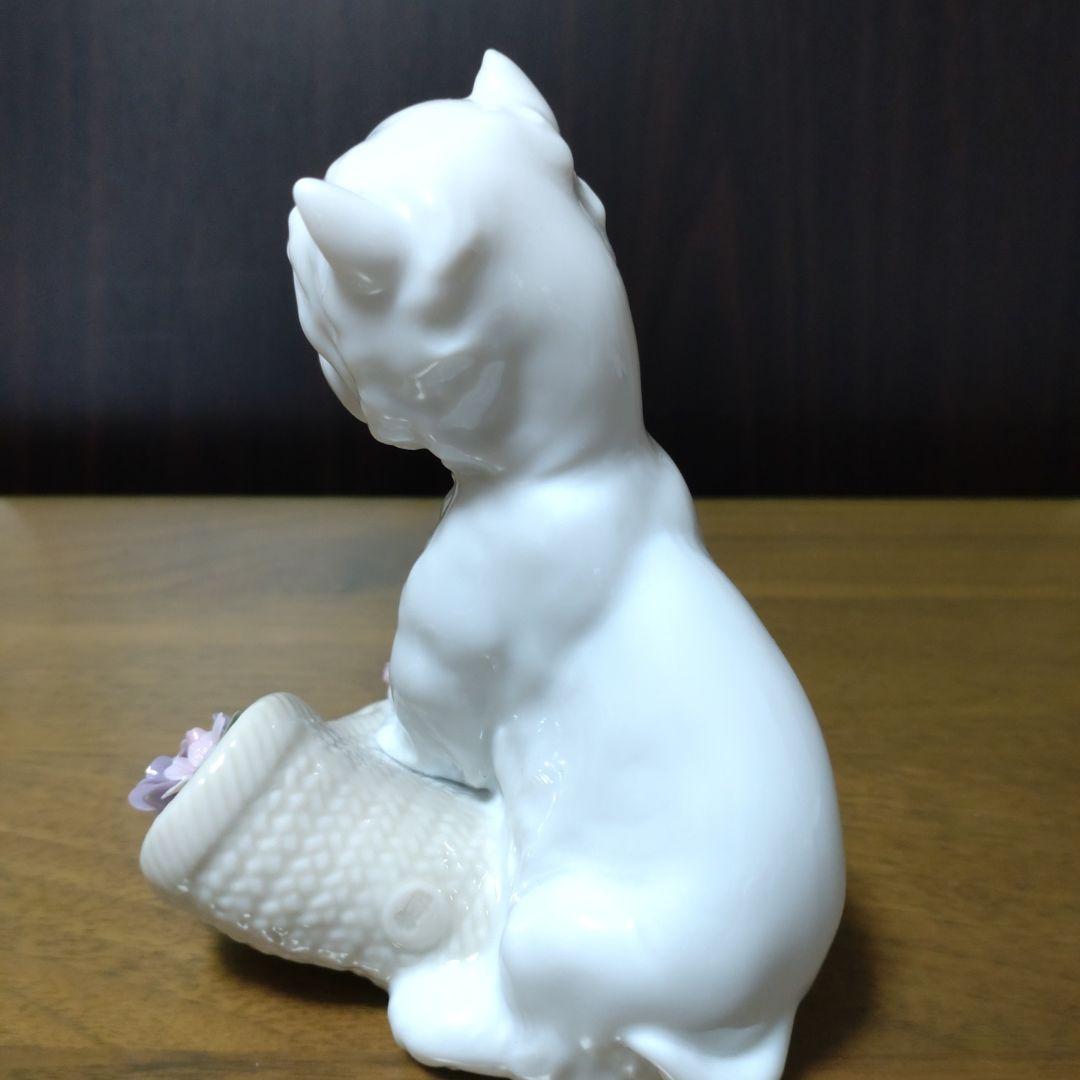 リヤドロ　 陶磁器 　犬のフィギュア 　花のモチーフ 　箱つき