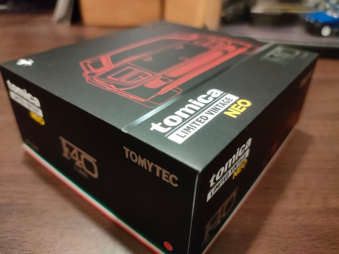 トミカ リミテッドビンテージ NEO F40 1/64