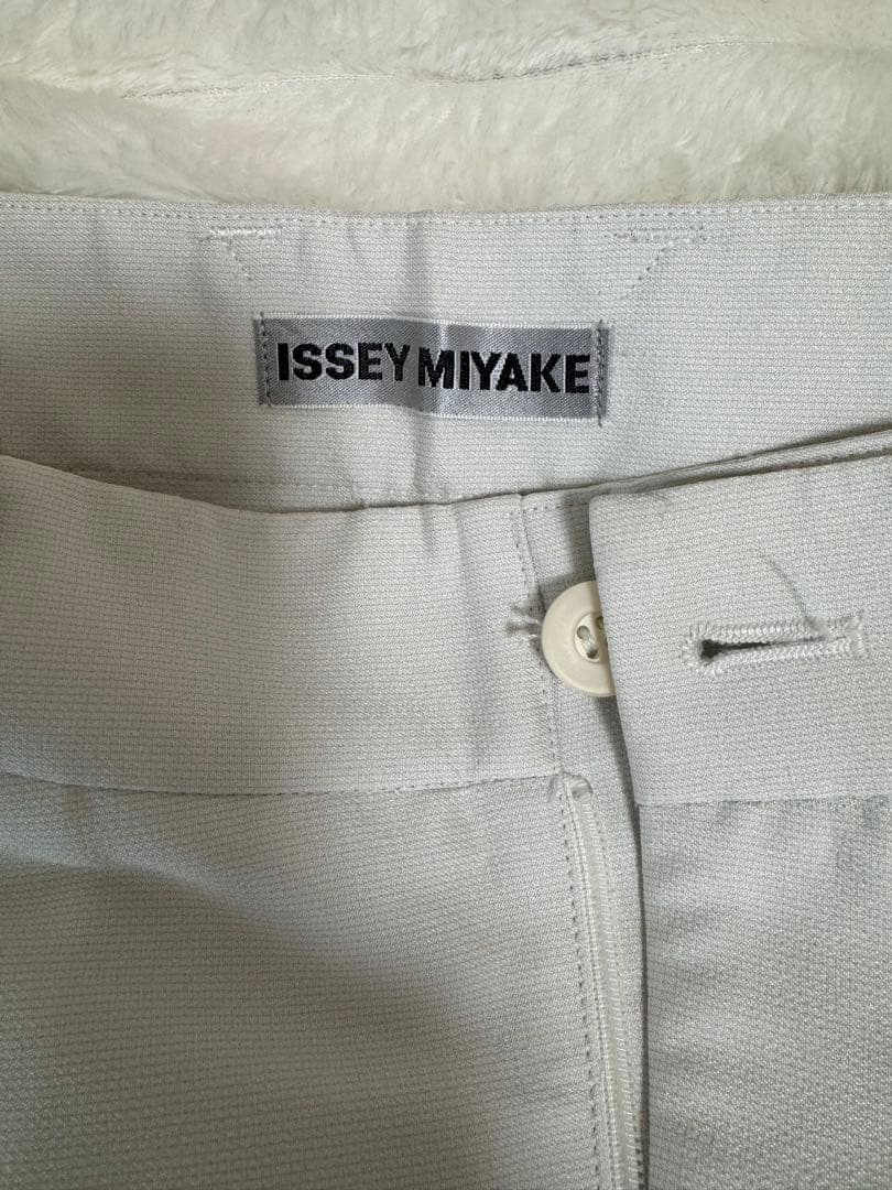 ISSEY MIYAKE ホワイトパンツ ウエスト約40cm