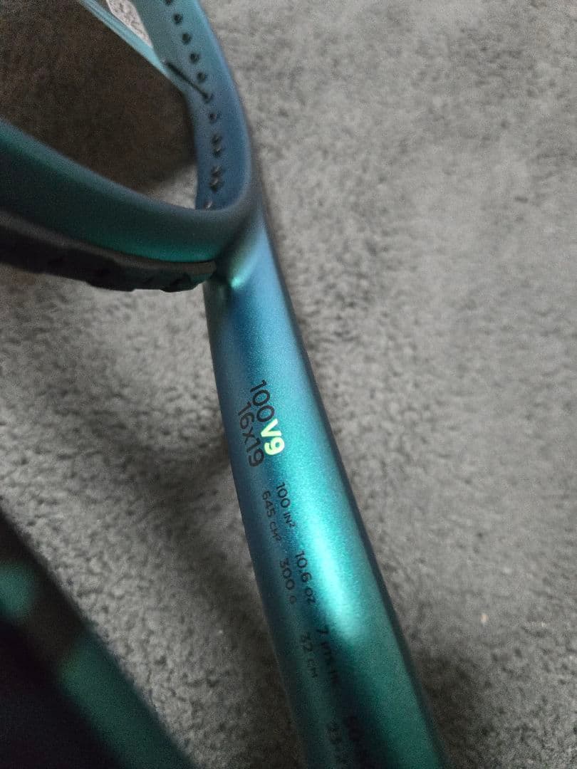 Wilson Blade 100 V9 テニスラケット