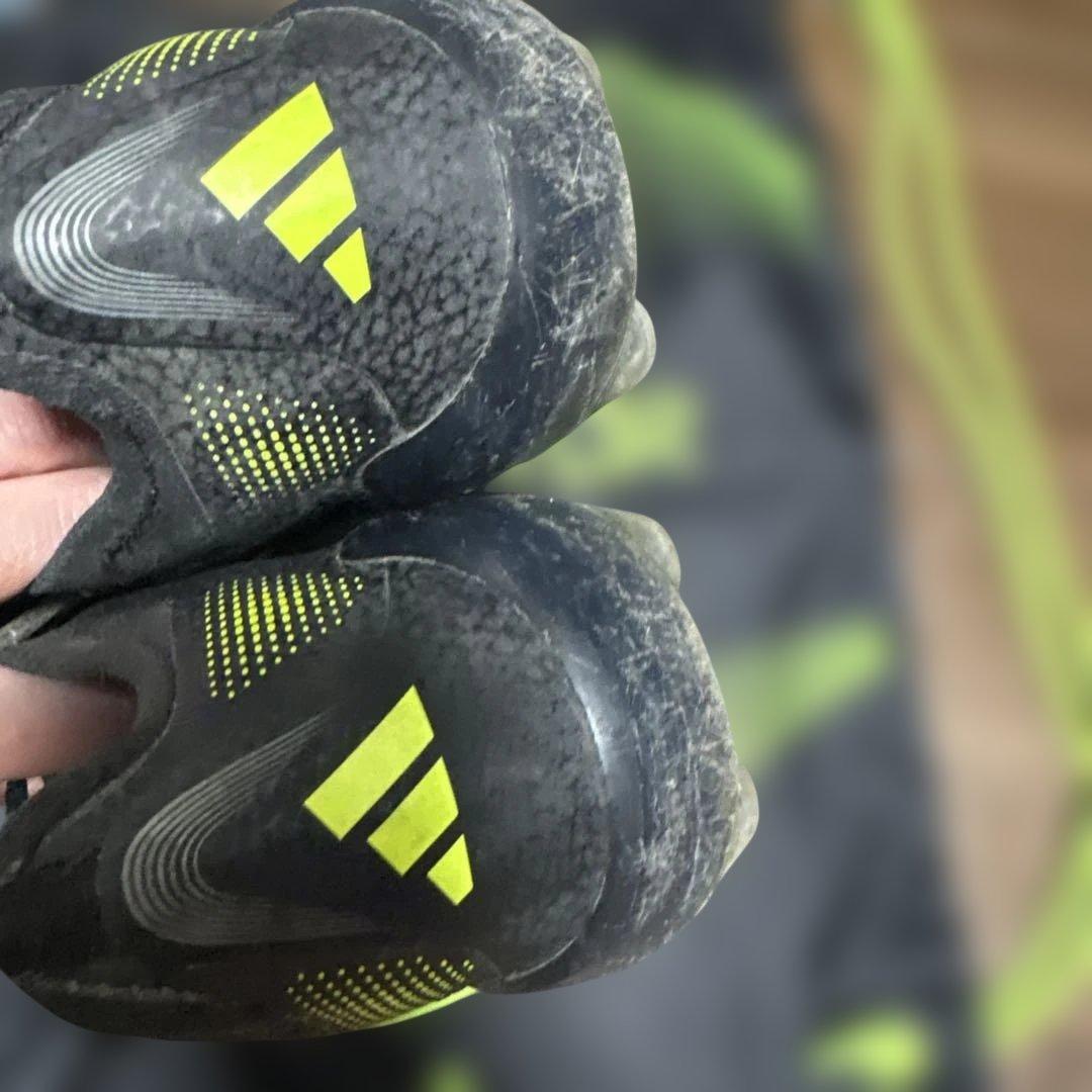 adidas Predator サッカーシューズ ブラック/イエロー