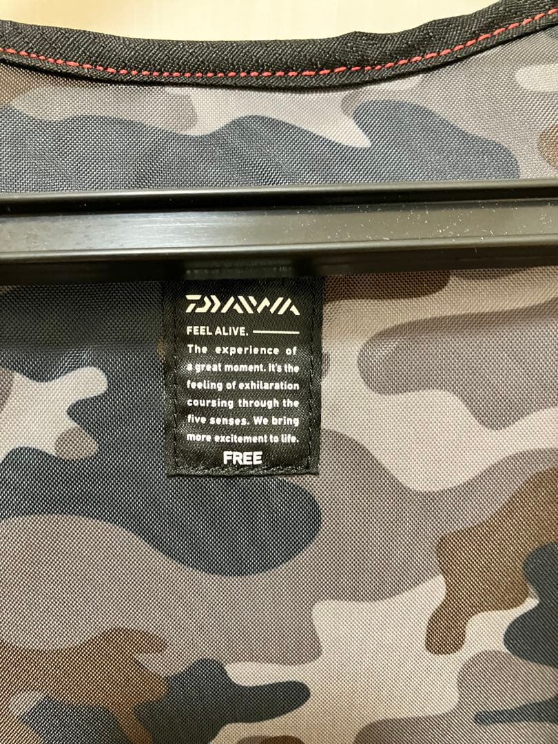 【もも】Daiwa フィッシングベスト ブラック/レッド