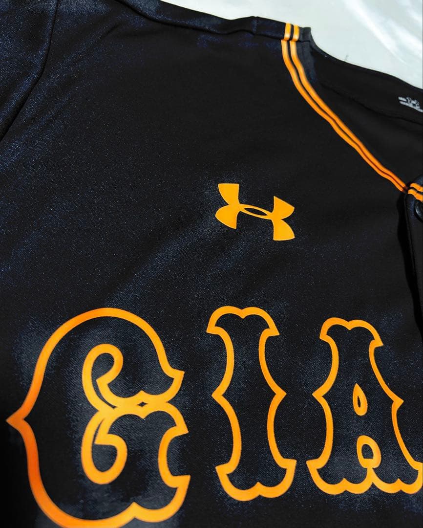 読売ジャイアンツ　ユニフォーム　UNDERARMOUR 泉口友汰選手　応援グッズ