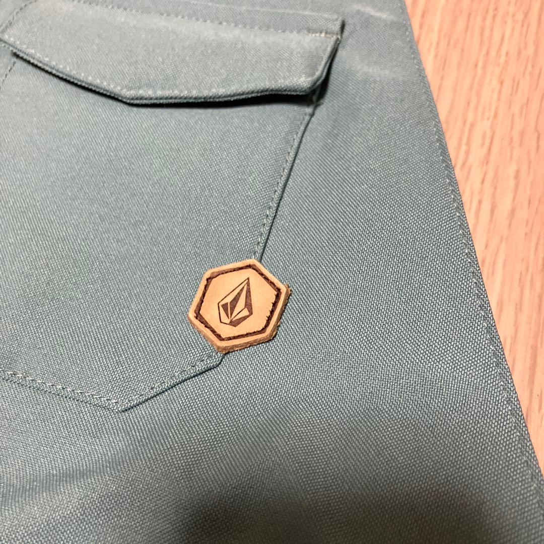 VOLCOM 女性用スノーボードオーバーオール M グレー