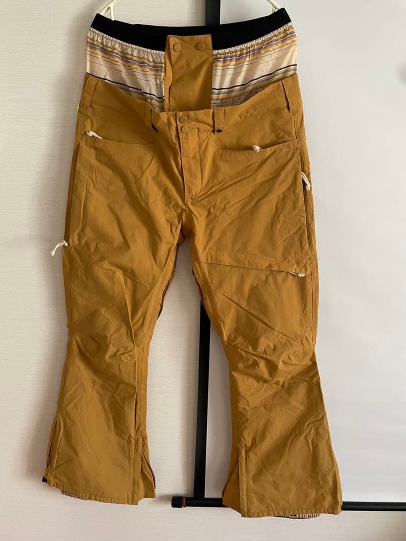 美品　BURTON スノーボードパンツ