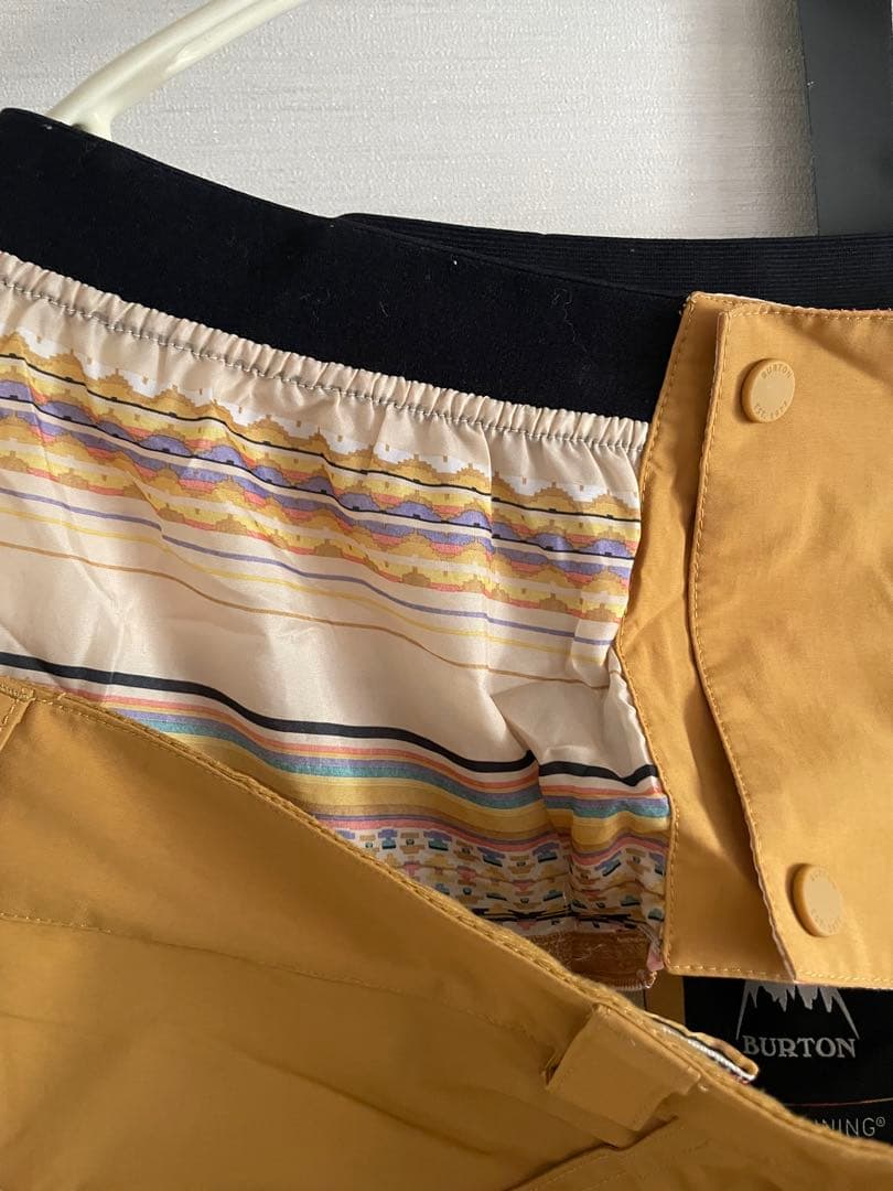 美品　BURTON スノーボードパンツ