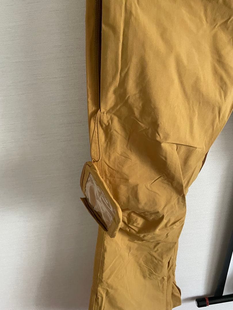 美品　BURTON スノーボードパンツ