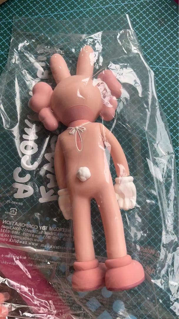 超レア KAWS MEDICOM TOY カウズ フィギュア ピンクバニー 限定