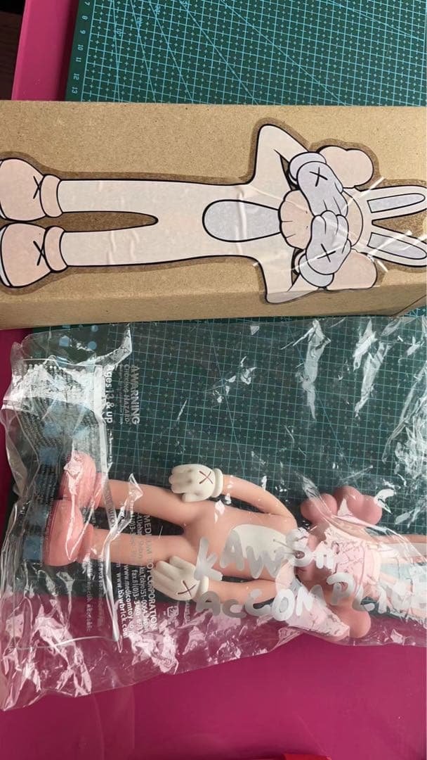 超レア KAWS MEDICOM TOY カウズ フィギュア ピンクバニー 限定