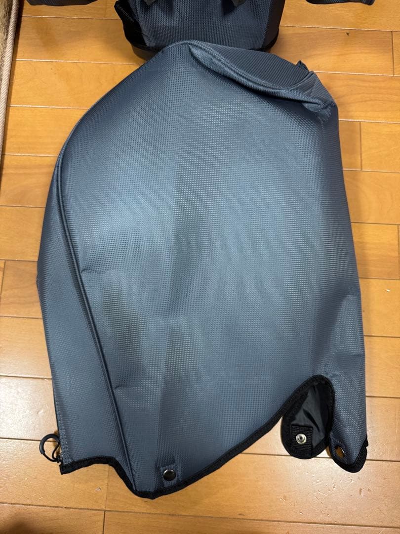 【極美品】テーラーメイド　軽量キャディバッグ　スタンド　9.5型　チャコール
