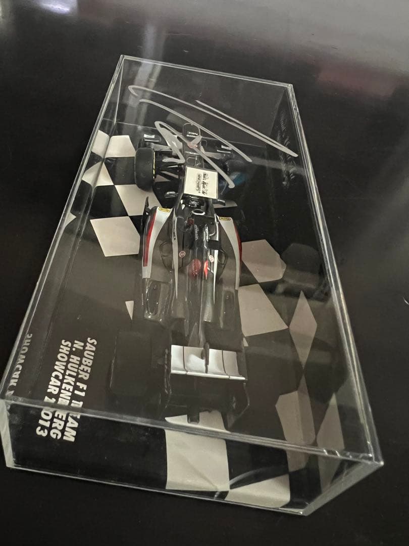 （1点物）F1 ザウバー ニコヒュルケンベルグ直筆サイン入り1:43