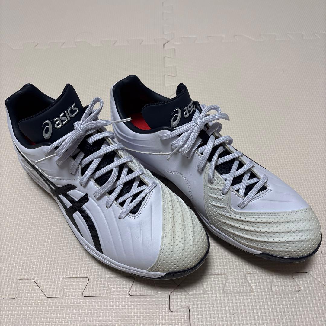asics ホワイト スパイクシューズ