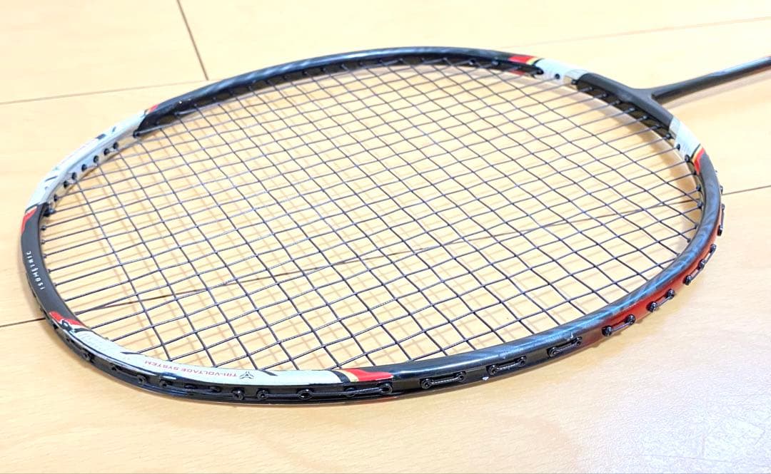 YONEX VOLTRIC 70 バドミントン ラケット 4UG5