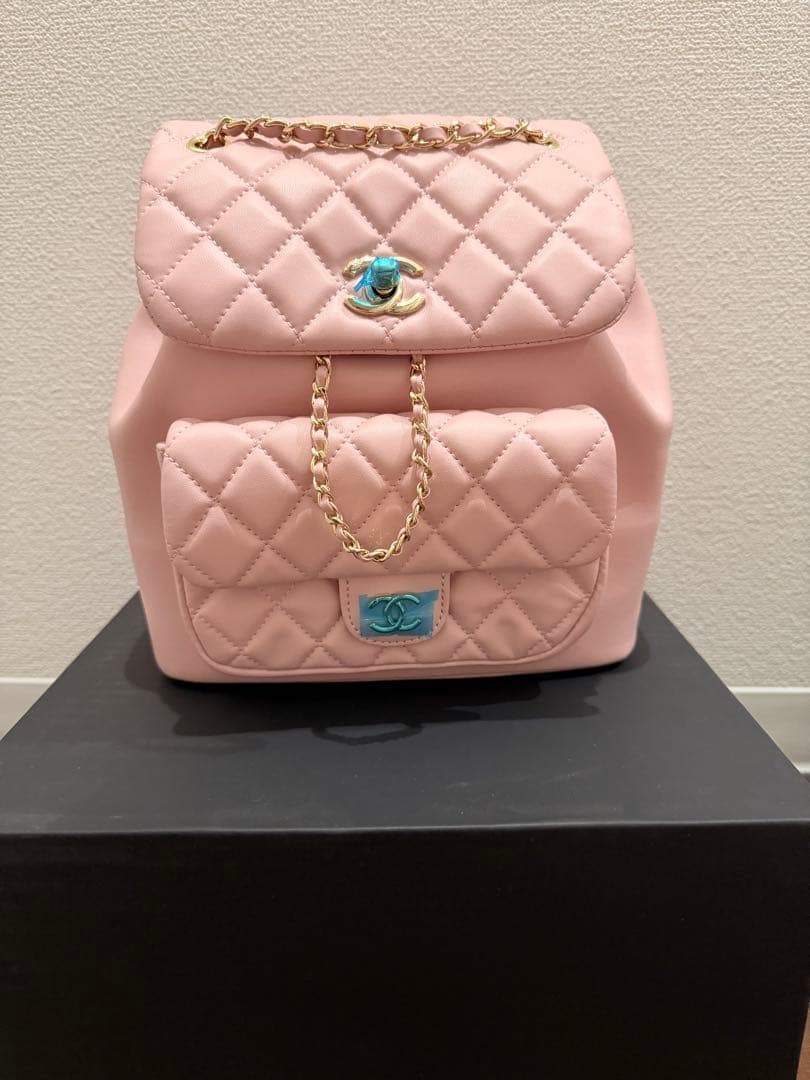 【高品質】ラムスキン　桜カラー　キルティングリュック　VIPノベルティー