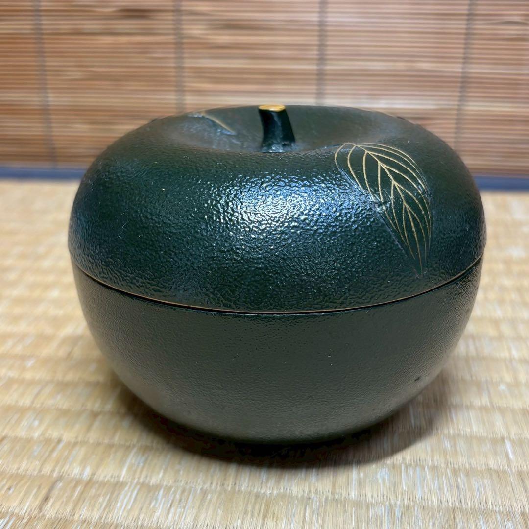 C- 1049▲お正月　祝い事　木製漆器　りんご型　蓋物　6客