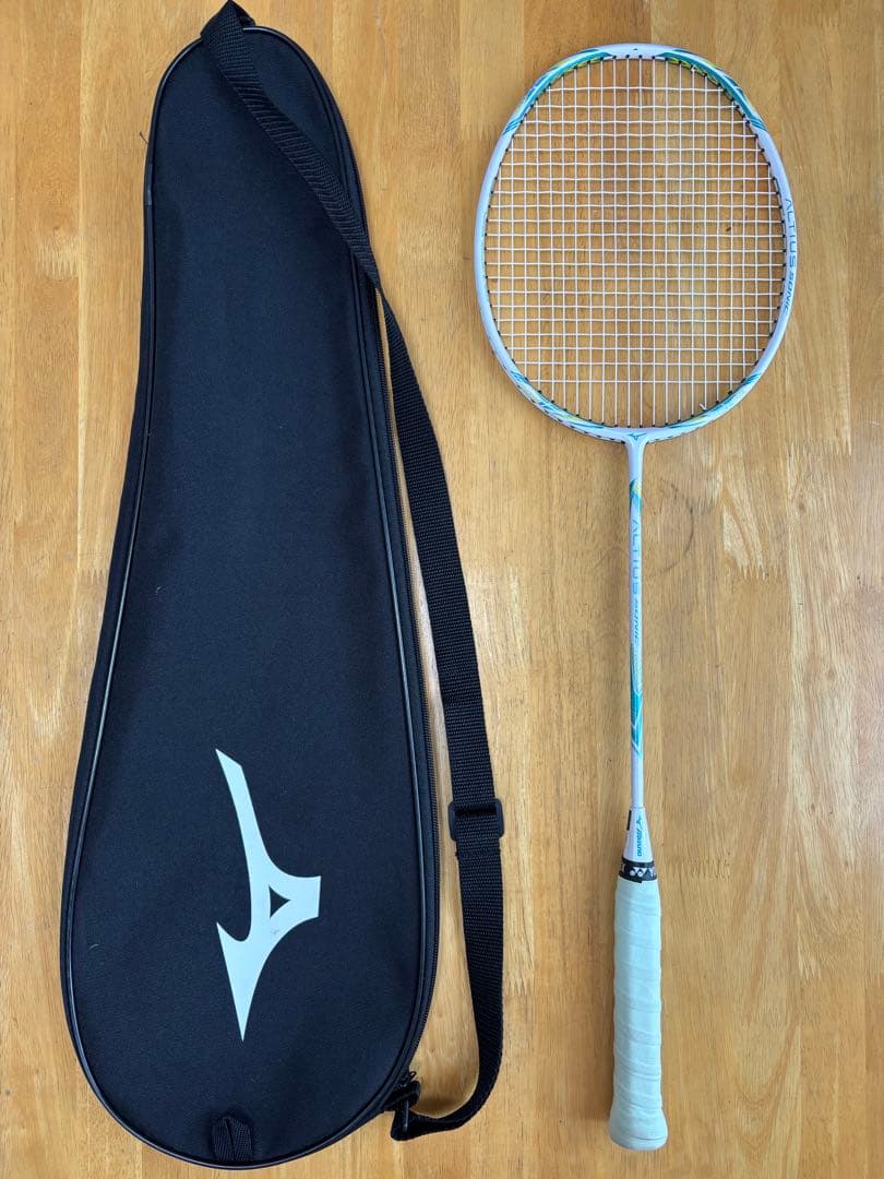 Mizuno バドミントンラケット ホワイト ケース付き
