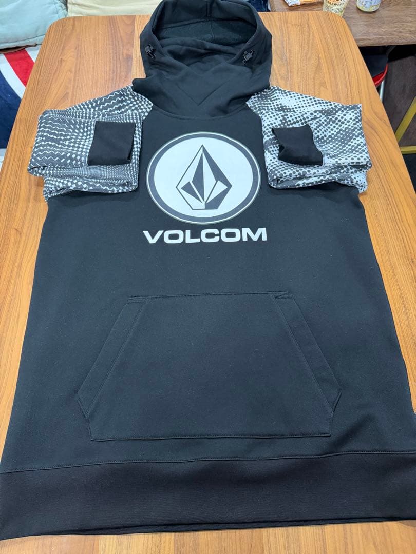 VOLCOM 撥水パーカー