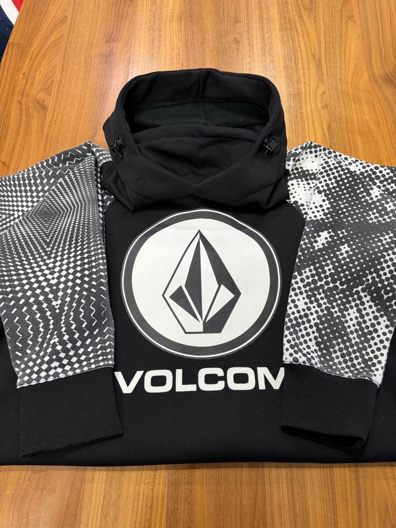VOLCOM 撥水パーカー