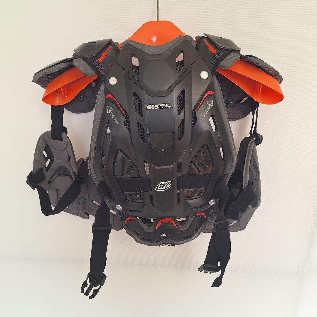 トロイリーデザイン チェストプロテクター 中古