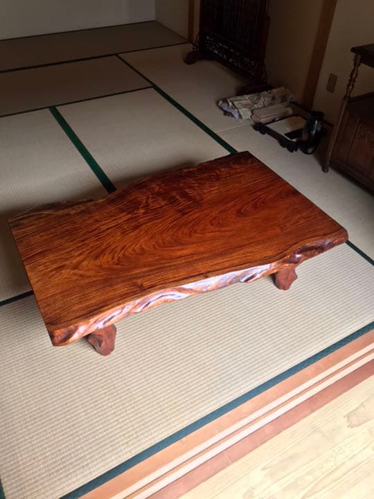 木製テーブル