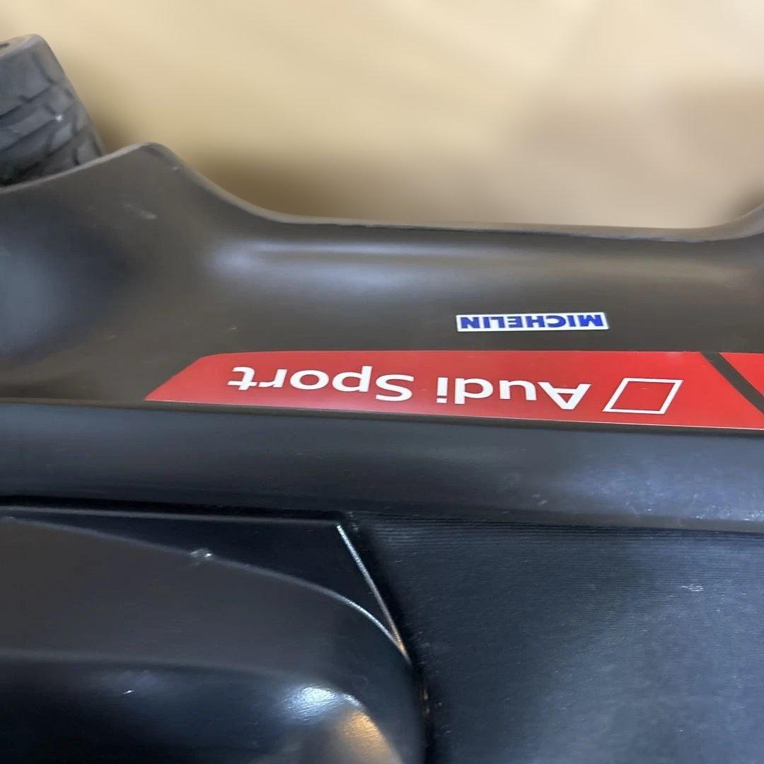 廃番モデル　Audi 純正品　乗用玩具 スポーツカー　クアトロ　おもちゃの乗り物