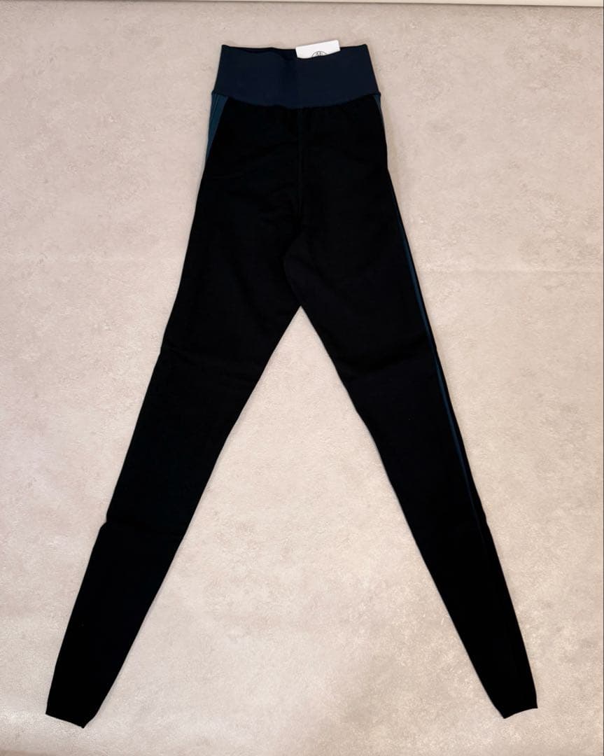 新品エルメス　ヨガウェアセット　ブラック&ネイビー