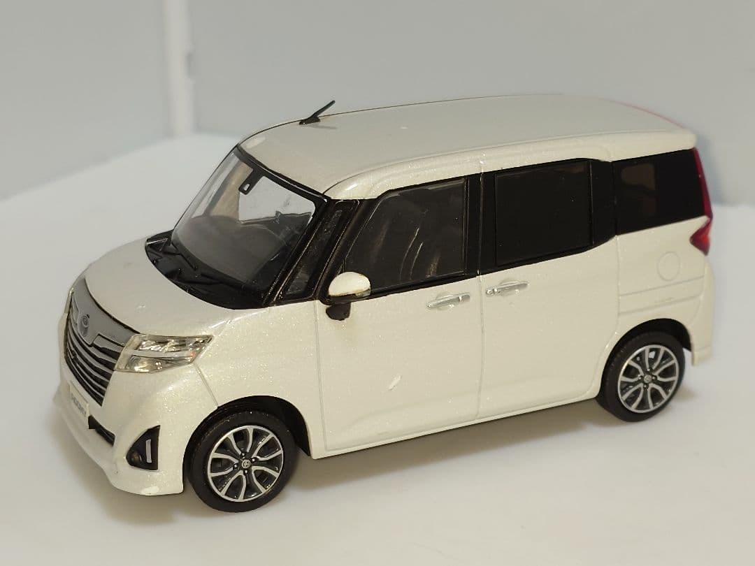 トヨタ ルーミー カラーサンプル ホワイトパール 1/30 ミニカー