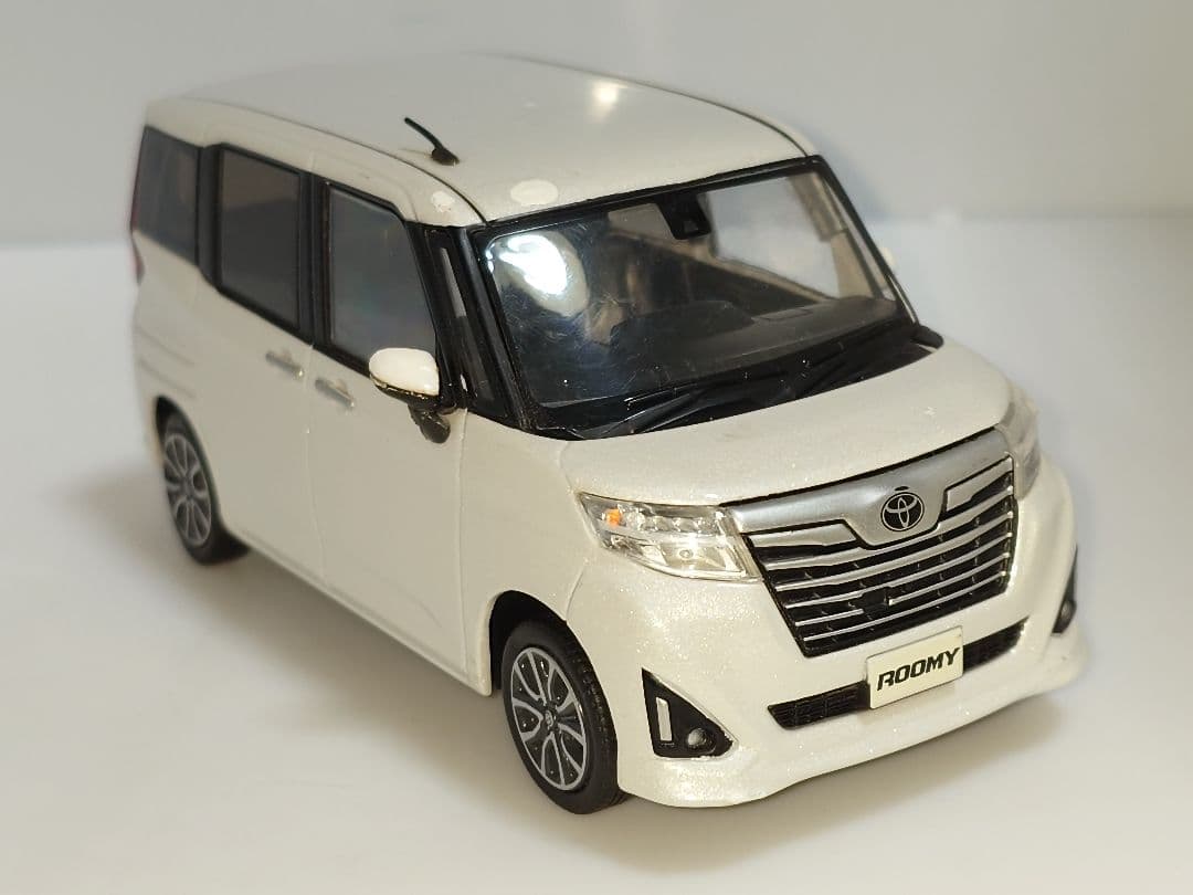 トヨタ ルーミー カラーサンプル ホワイトパール 1/30 ミニカー