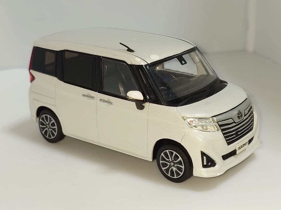 トヨタ ルーミー カラーサンプル ホワイトパール 1/30 ミニカー