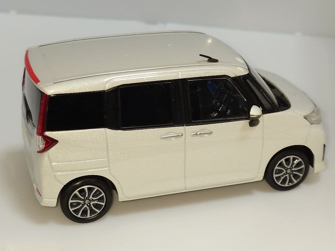 トヨタ ルーミー カラーサンプル ホワイトパール 1/30 ミニカー