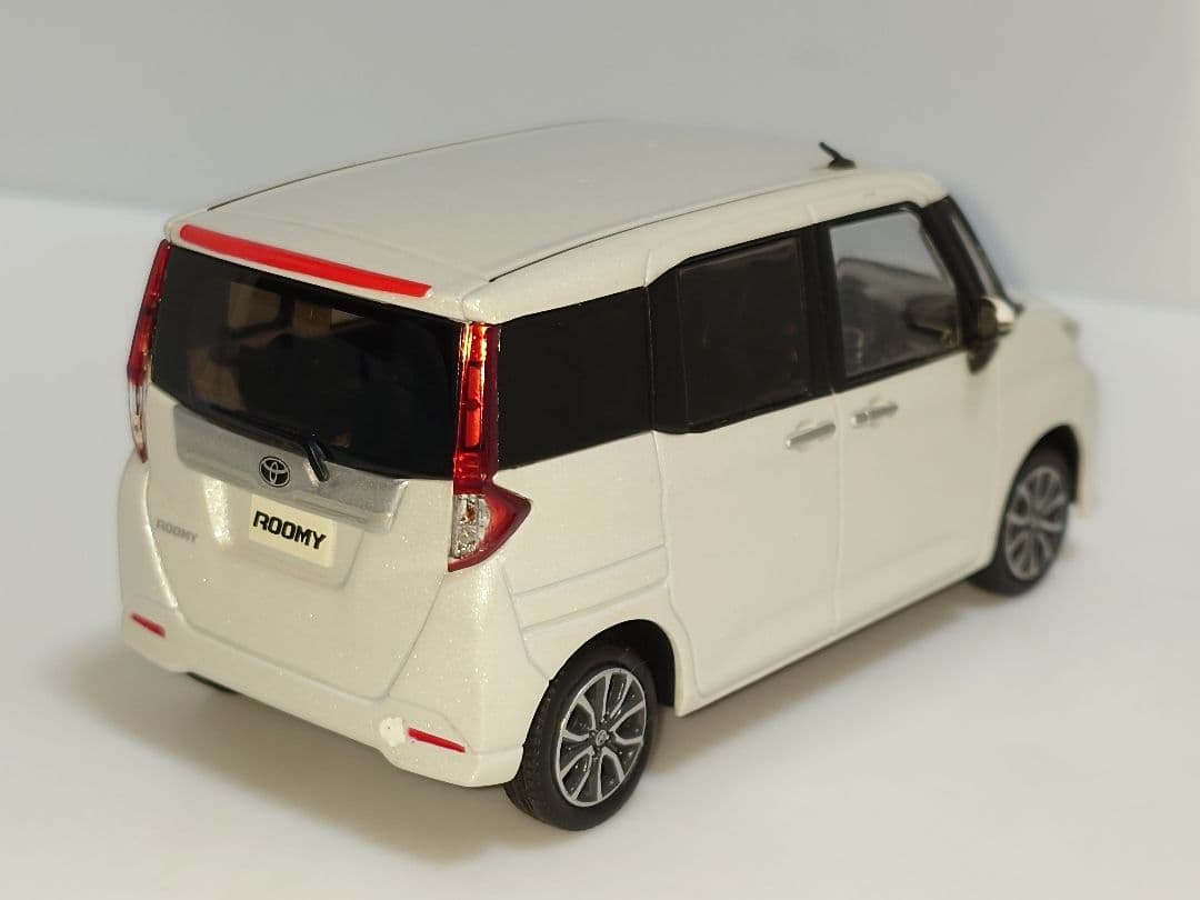 トヨタ ルーミー カラーサンプル ホワイトパール 1/30 ミニカー