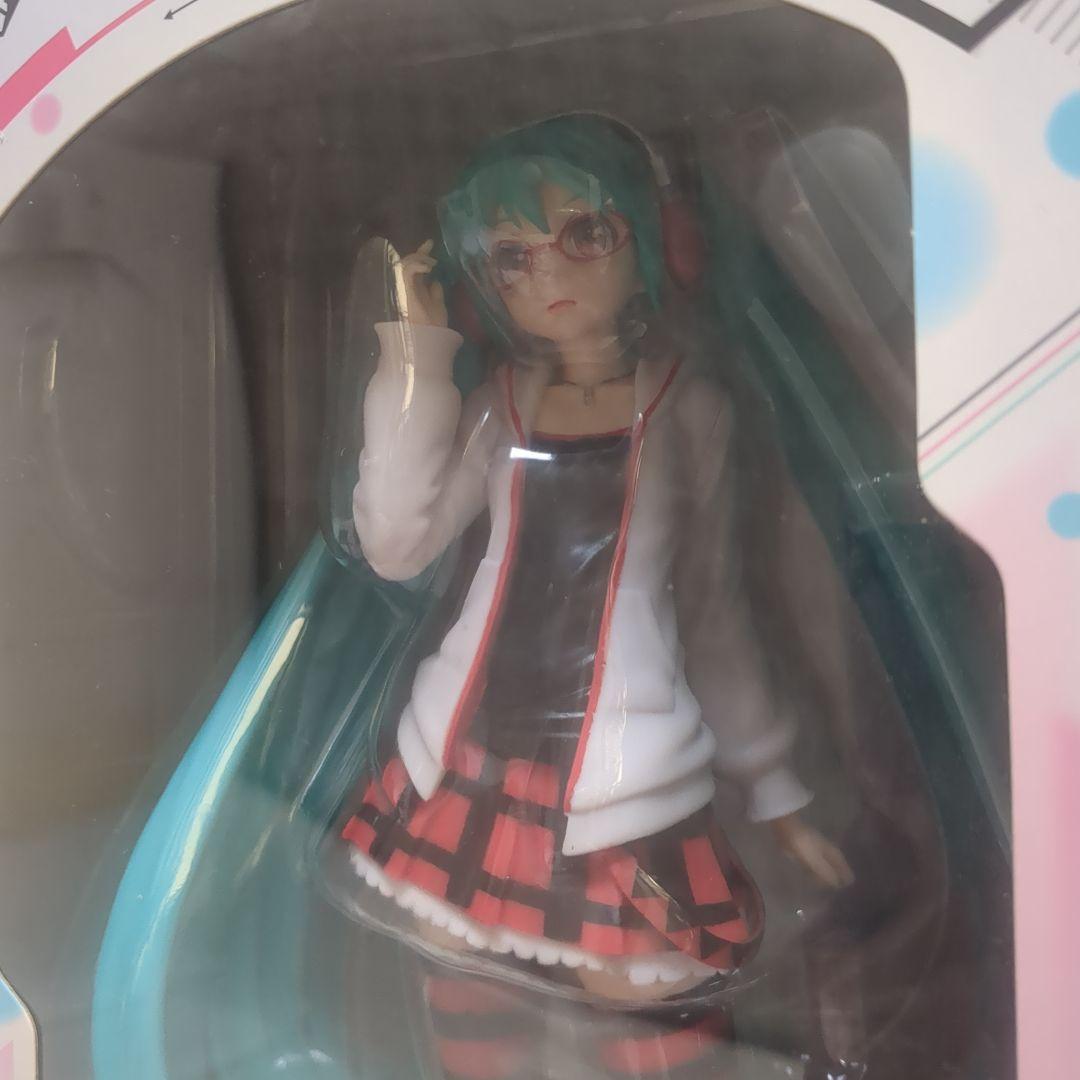 初音ミク　ナチュラル　フィギュアとその他　３個セット