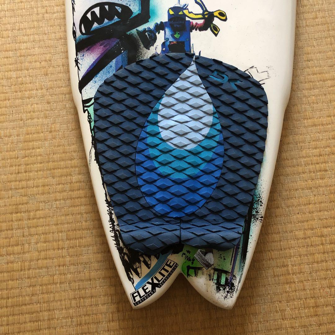 サーフボード　プレセボ　プセードフィッシュ5'11 フィン付き