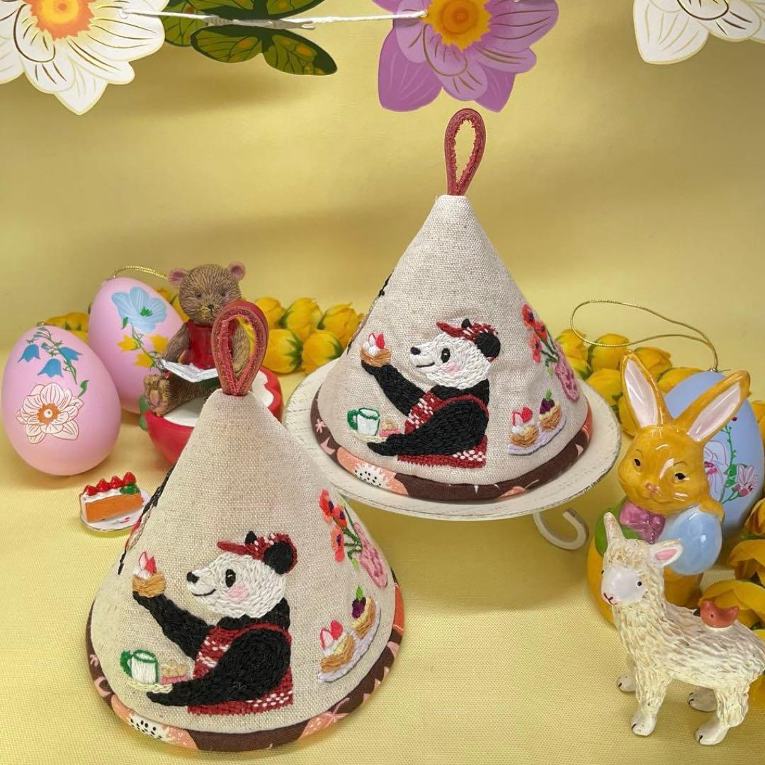 【まりこ】手刺繍　三角鍋つかみ　STAUB