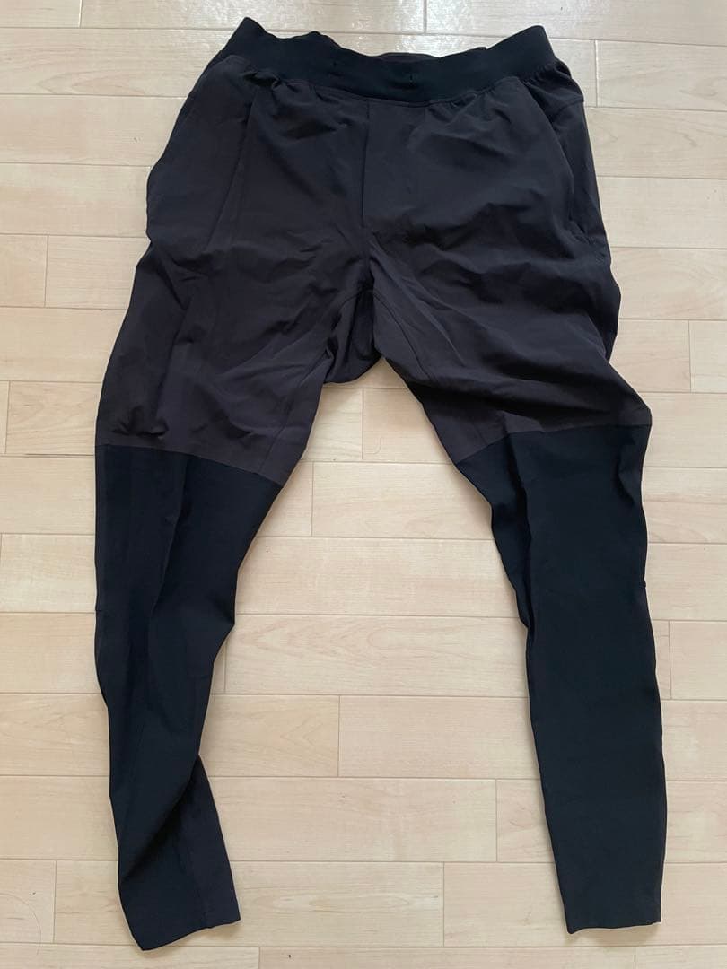 Lululemon ブラックフィットネスパンツ