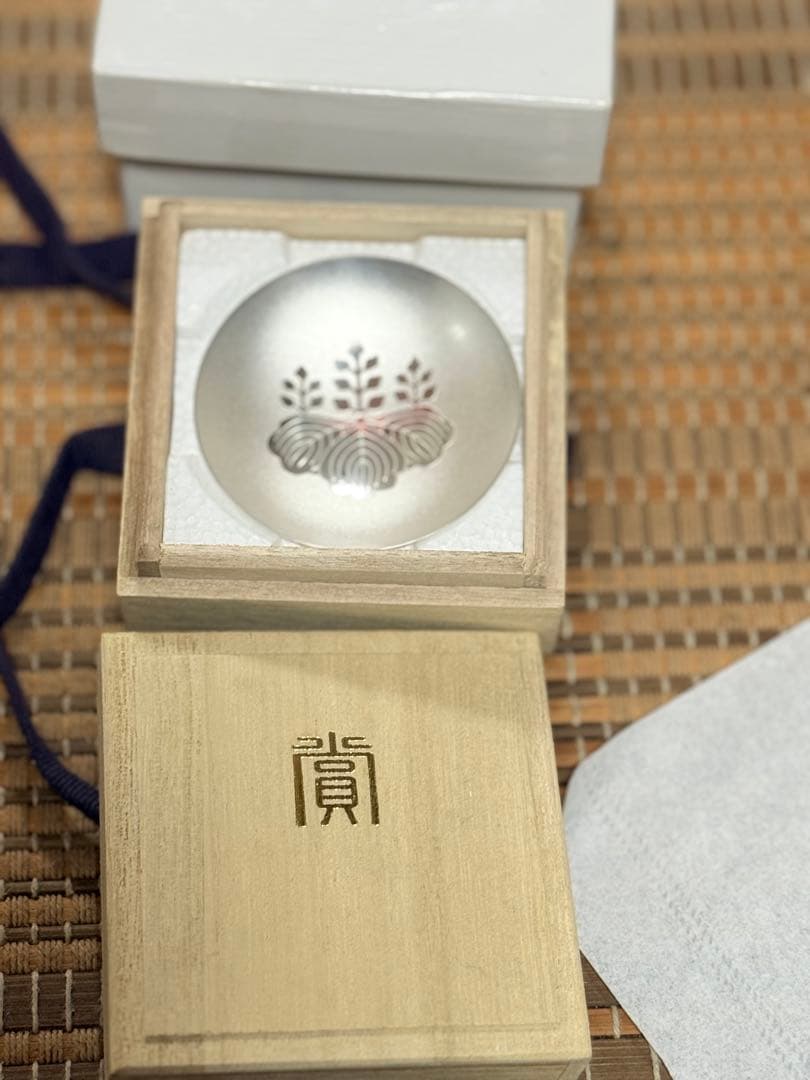 銀製花模様ラウンドプレート 木箱付き