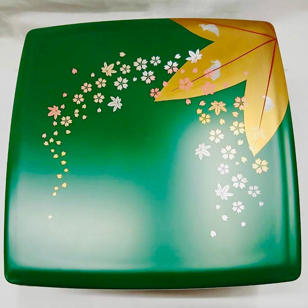 【新品・未使用】紀州塗・二段重箱 花と葉のデザイン 4つ仕切り