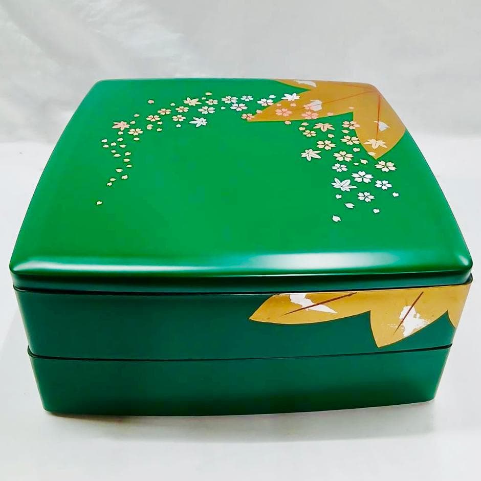 【新品・未使用】紀州塗・二段重箱 花と葉のデザイン 4つ仕切り