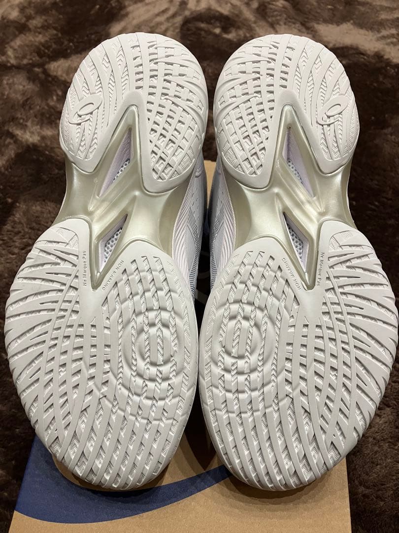 新品値札付きasics バッシュ GELHOOPV16白 25センチ