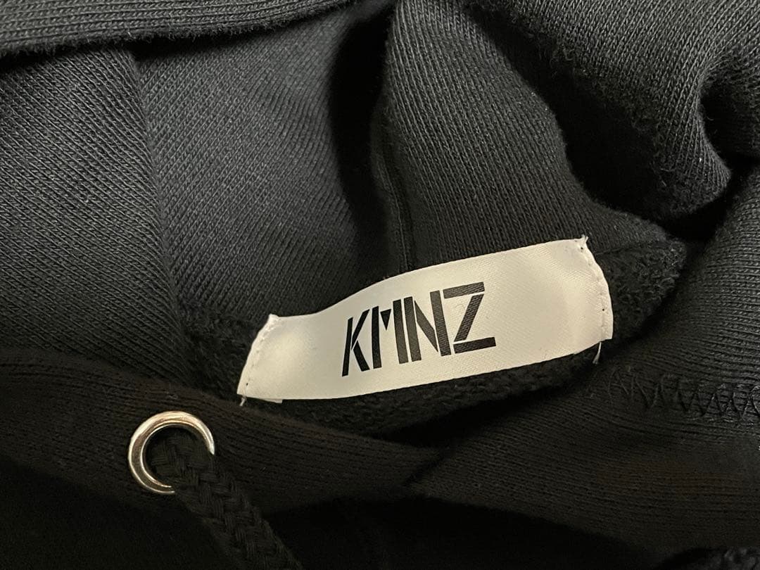 KMNZ パーカー