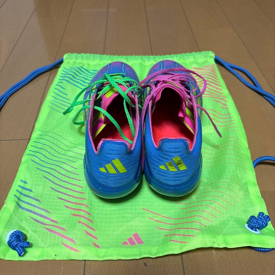 adidas サッカーシューズ スパイク 青・ピンク・緑 収納袋付き