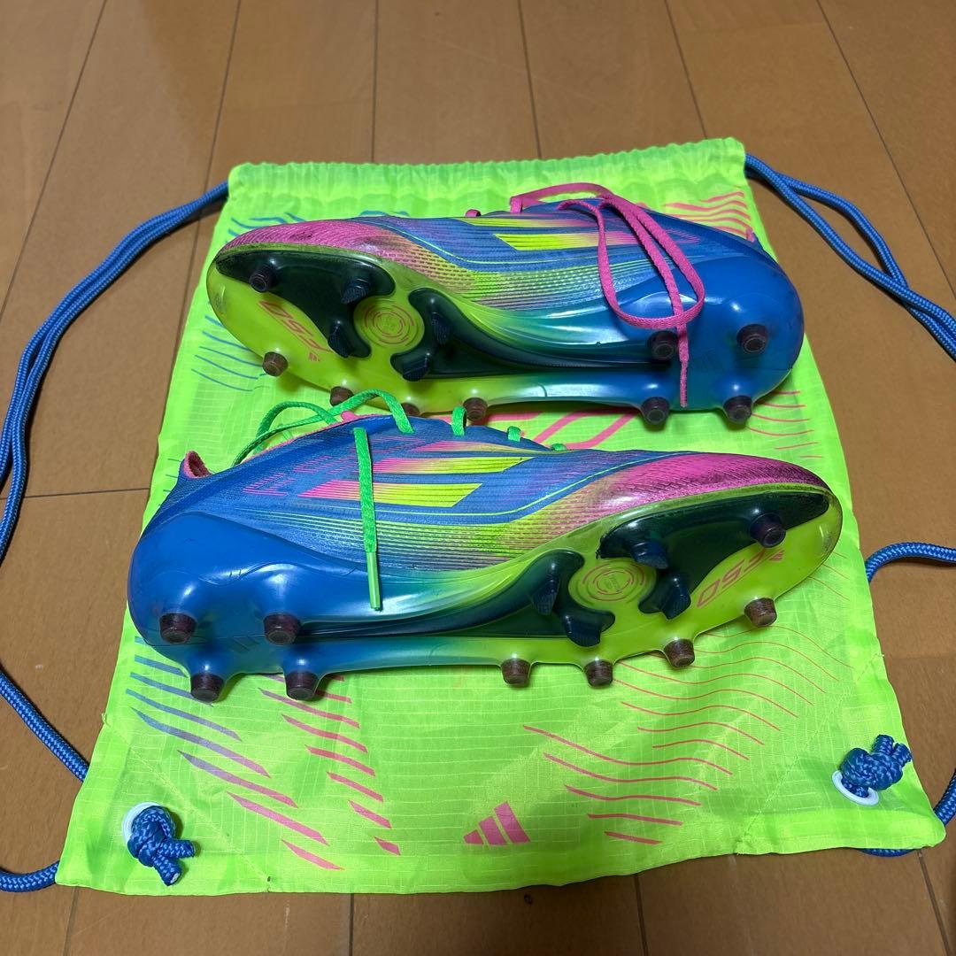 adidas サッカーシューズ スパイク 青・ピンク・緑 収納袋付き