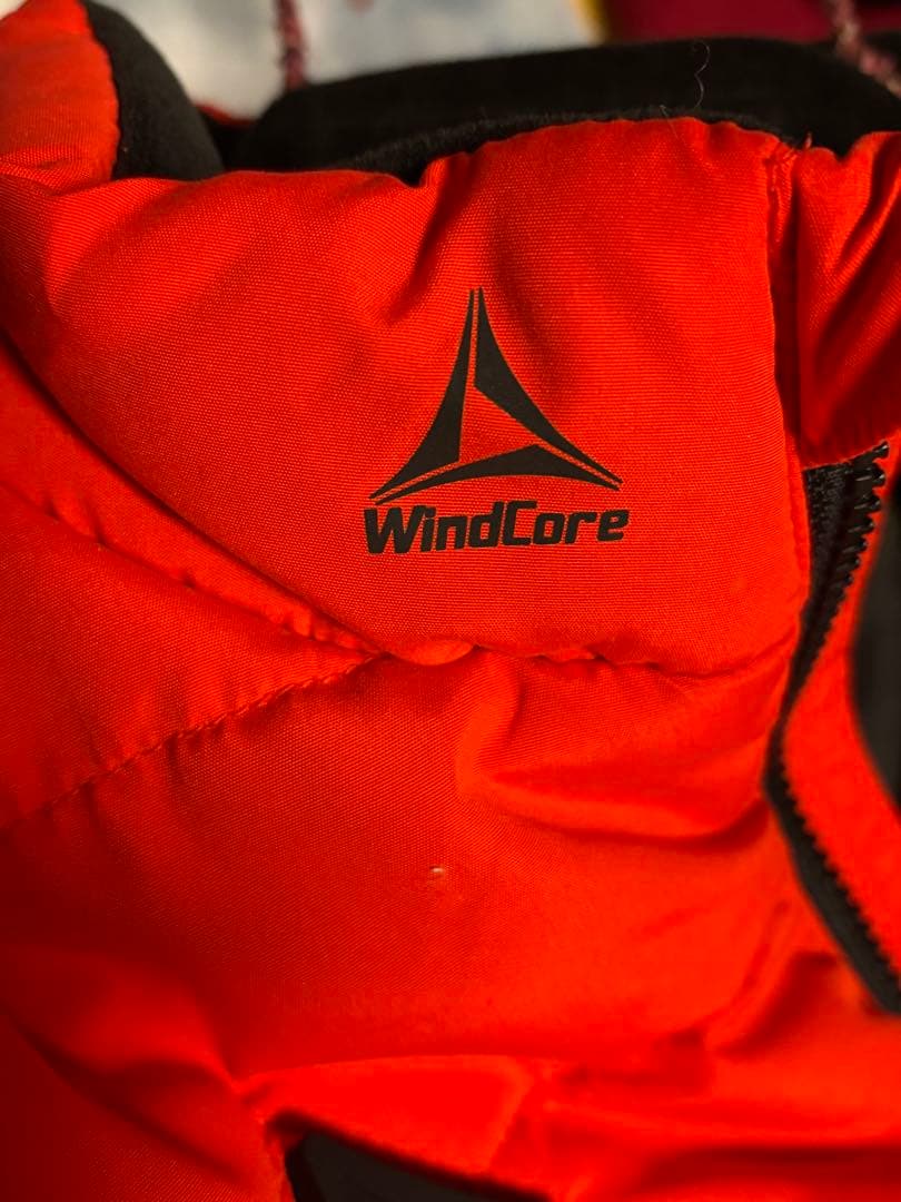 新品未使用ワークマンWind Core 電池で寒さ知らずあったかベストM レッド