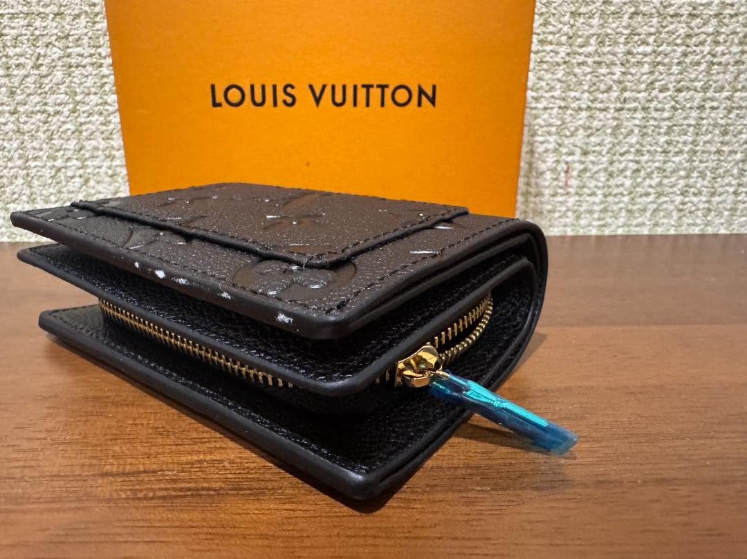 Louis Vuittonゾエ Zoe三つ折り財布M12635
