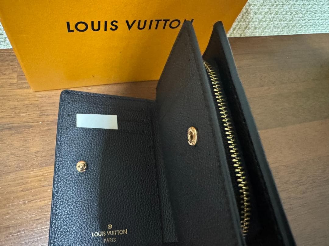 Louis Vuittonゾエ Zoe三つ折り財布M12635