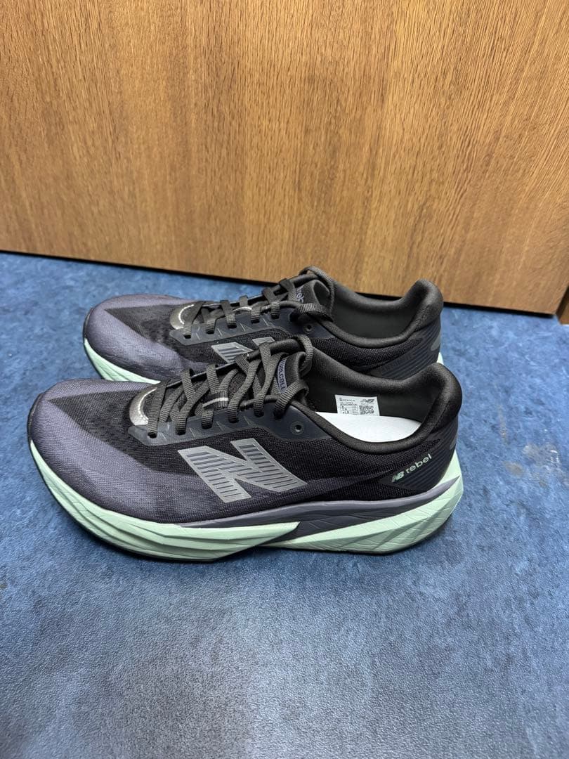 『美品』New Balance FuelCell Rebel v5 26cm