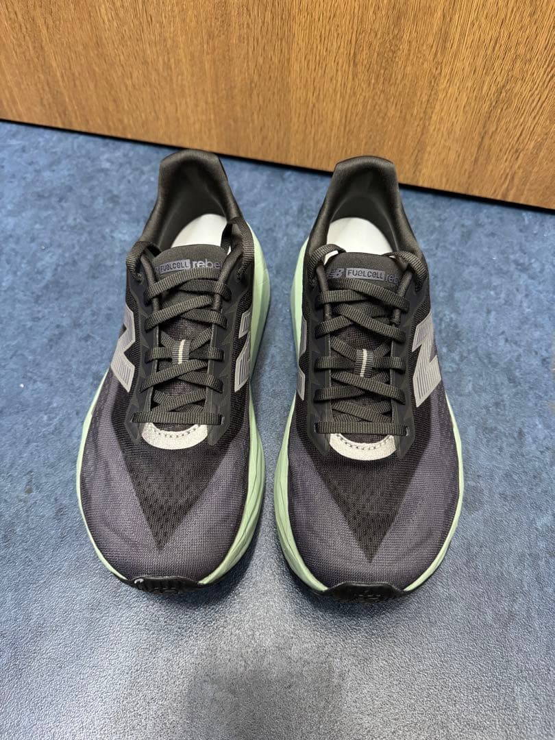 『美品』New Balance FuelCell Rebel v5 26cm
