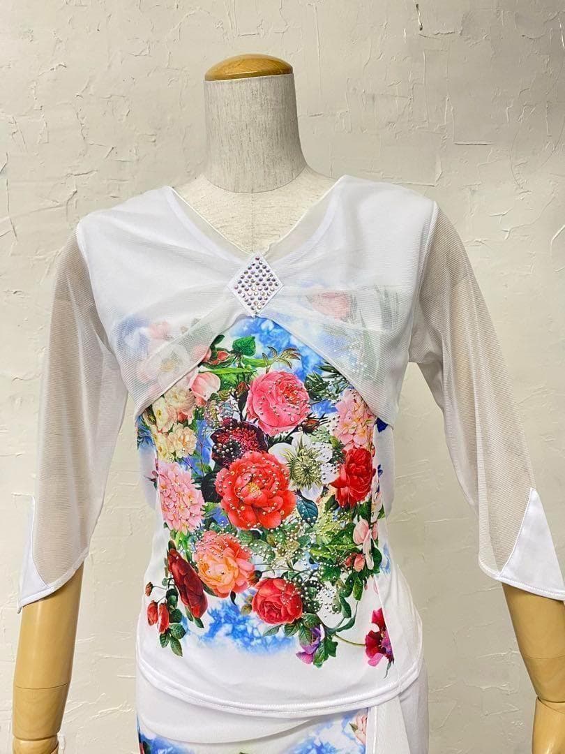 【カラフル】新品　花柄　白　フラワープリント　社交ダンスツーピース　ｄ008