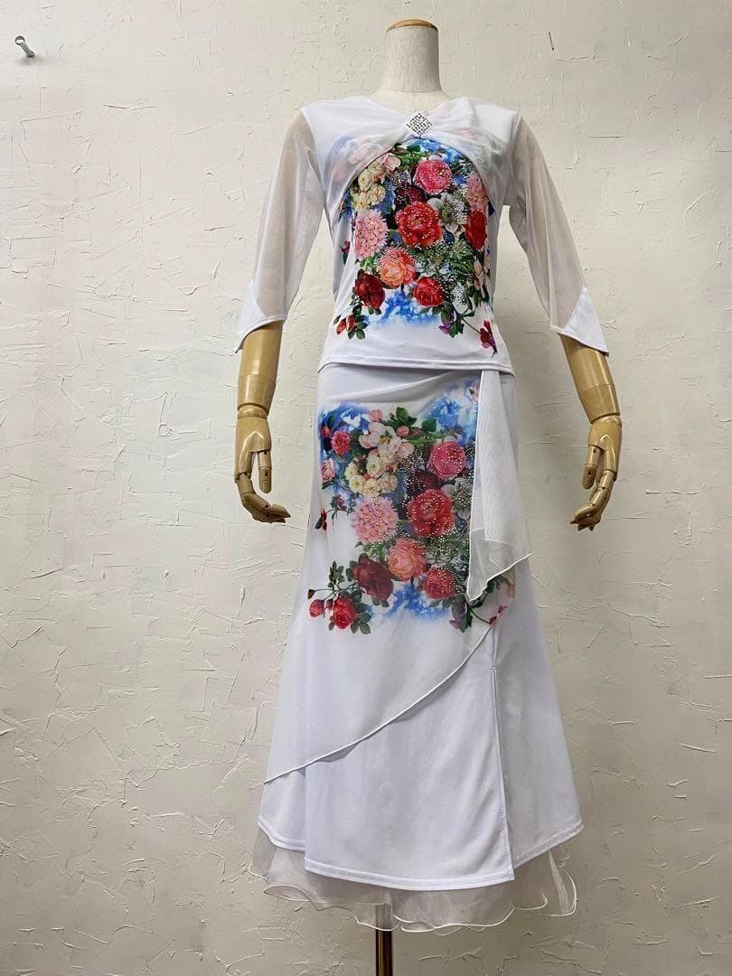 【カラフル】新品　花柄　白　フラワープリント　社交ダンスツーピース　ｄ008