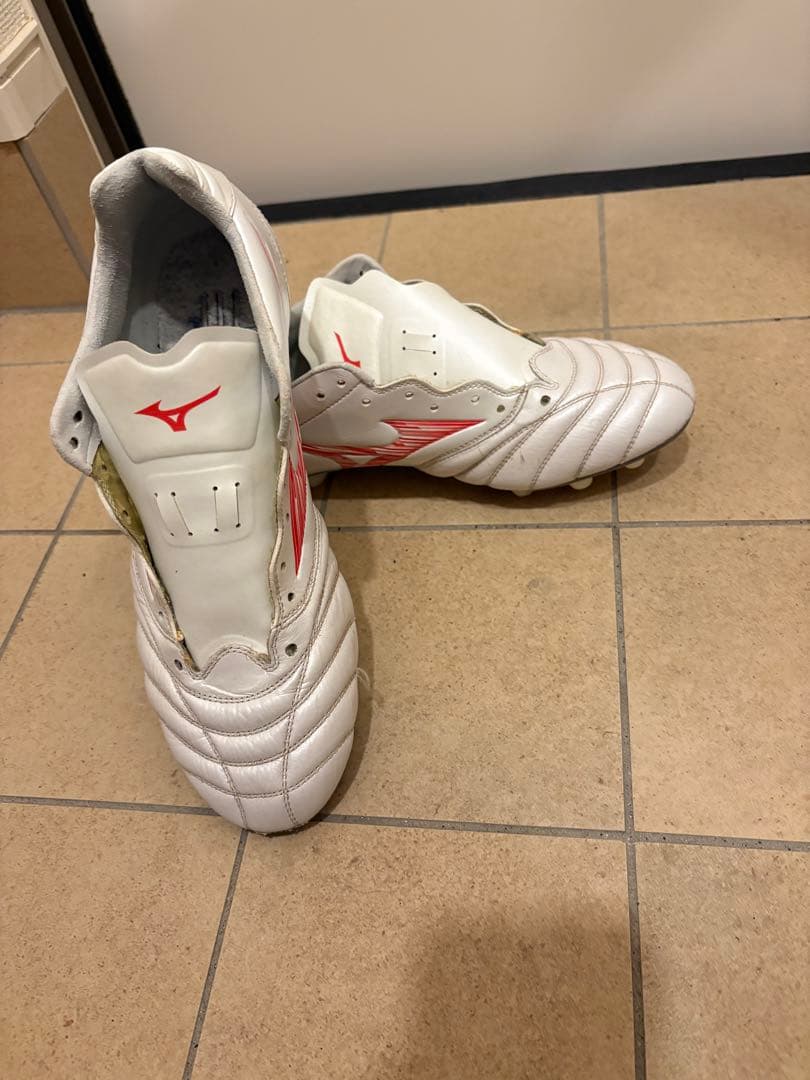 サッカー　スパイク　モナルシーダ　ネオ